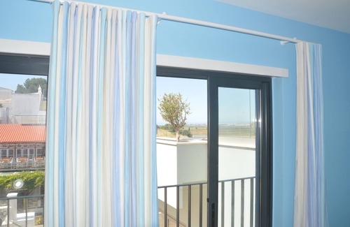 Alvor Haus | Seaview Townhouse by the riverside in the centre of Alvor (with terrace)