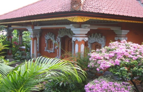 Singaraja Haus | Seaview Villas in Tropical Garden with Staff and Car! Group bookings possible!