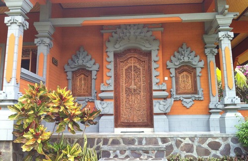 Singaraja Haus | Seaview Villas in Tropical Garden with Staff and Car! Group bookings possible!