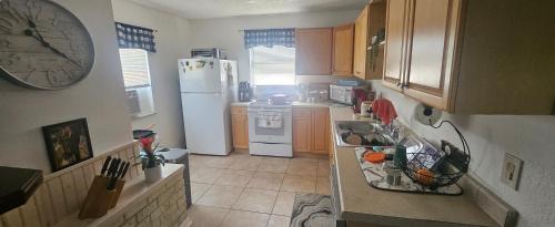 Roseland Hotel | Sebastian Gardens Inn & Suites