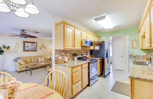 Sebastian Highlands Hütte | Sebastian Home w/ Screened Lanai: 8 Mi to Beach!