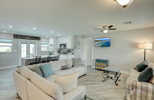 Sebastian Highlands Haus | Sebastian Serenity - Poolside Home