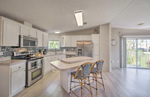 Sebastian Haus | Sebastien Cottage with Screened Porch, 5 Mi to Beach