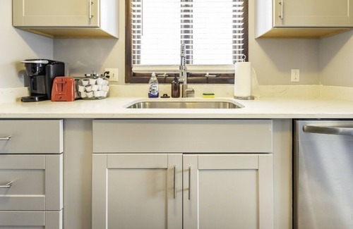 Arborview Neighborhood Haus | Abgeschieden 2BR Loft - Minuten von der Innenstadt von AA!