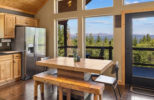 Cle Elum Kabine | Secluded 4-bedroom Cabin Retreat with Game Room, AC, Hot Tub and Amazing View