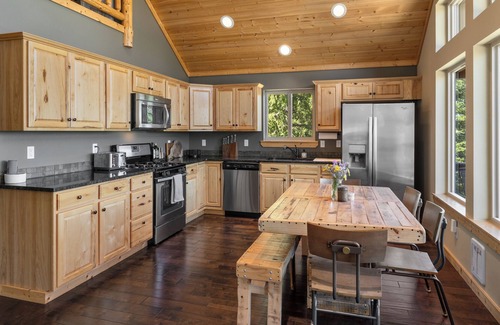 Cle Elum Kabine | Secluded 4-bedroom Cabin Retreat with Game Room, AC, Hot Tub and Amazing View