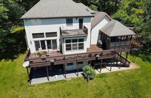 State College Haus | Secluded 4 bedroom with hot tub minutes from campus