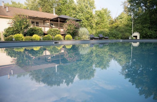 Oberlin Haus | Secluded 5 acre getaway heated inground pool 6 person hot tub