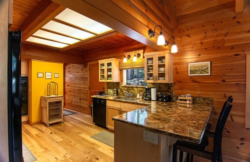 Colfax Haus | Abgeschiedenes Gold Country-Weingut in den Ausläufern der Sierra