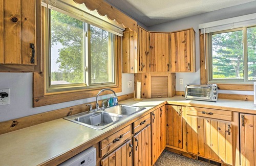 Friendship Haus | NEW! Secluded Arkdale Retreat: 10 Acres w/ Deck!