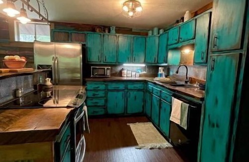 Dora Kabine | Secluded cabin adjoins Mark Twain National Forest