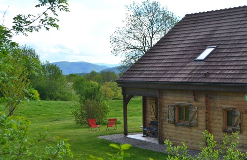 Onoz Haus | Abgelegenes Chalet in Sonne mit atemberaubendem Blick auf ein bewaldetes Tal