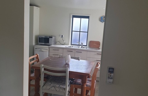 Tuateawa Hütte | Secluded Cottage in bush and garden setting and close to the sea