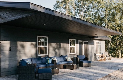 Viola Hütte | Secluded cottage on 2 acre beach with outdoor shower on 100 acres