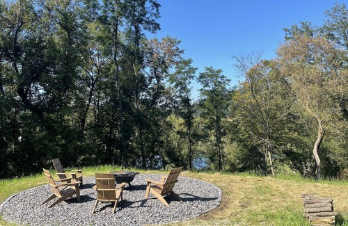 Viola Hütte | Secluded cottage on 2 acre beach with outdoor shower on 100 acres