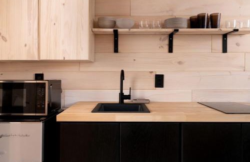 Corinth Haus | Secluded, Dog Friendly Tiny House on the Hudson River, near Saratoga Springs
