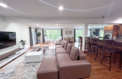Stonington Haus | Secluded Farmhouse Retreat - Minutes from Mystic