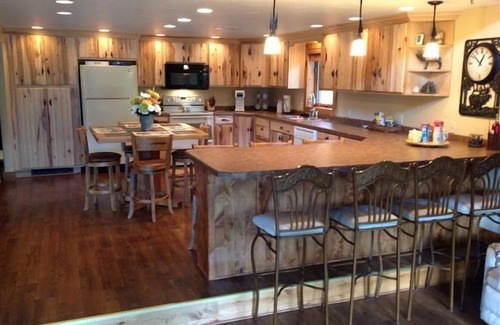 Essex Kabine | Abgeschiedenes Gletscherwiesen-Blockhaus $ 300. 00 - 400 US-Dollar. 00 pro Nacht