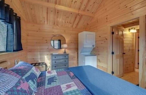 Traphill Haus | Secluded hillside cabin with mountain views!