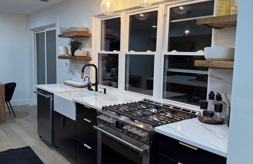 Chaplin Haus | Secluded Hilltop Luxury Retreat-Bourbon Trail-Taylorsville Lake-Pool & Hot Tub