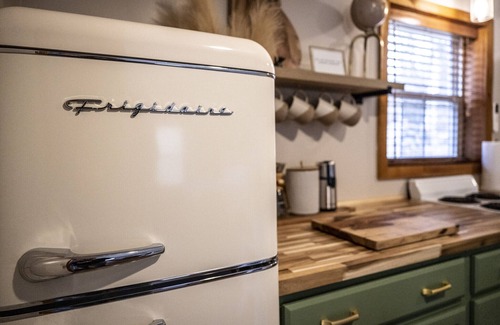 Cosby Kabine | Secluded Lake Front Lodge In Cosby - Your Ultimate Hideaway