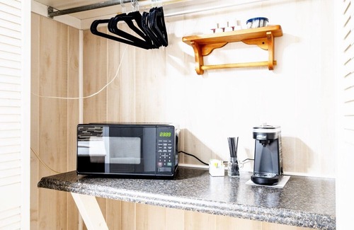 Elkins Kabine | Secluded Lodge w/ grill + Free Coffee and Tea