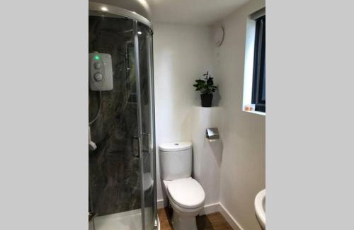 Pembridge Haus | Secluded Log Cabin in beautiful private gardens