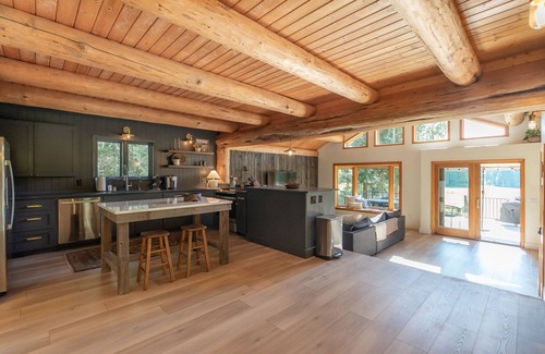 Whitefish Kabine | Secluded Luxury Vacation Home - 4 miles to Downtown Whitefish
