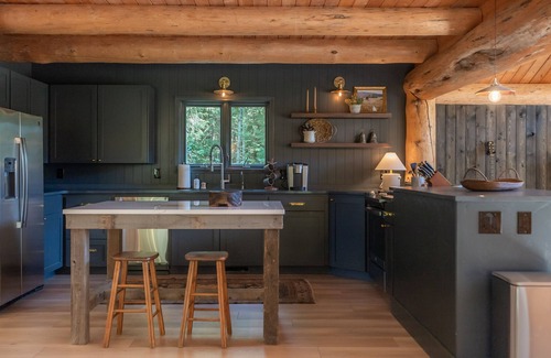 Whitefish Kabine | Secluded Luxury Vacation Home - 4 miles to Downtown Whitefish