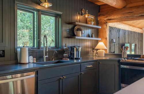 Whitefish Kabine | Secluded Luxury Vacation Home - 4 miles to Downtown Whitefish