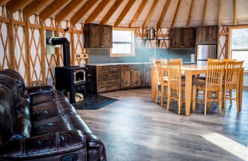 Boise County Sonstige | Secluded Modern Yurt with Sauna Perfect for Small Groups in Boise, Idaho