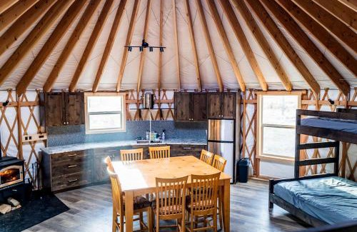 Boise County Sonstige | Secluded Modern Yurt with Sauna Perfect for Small Groups in Boise, Idaho