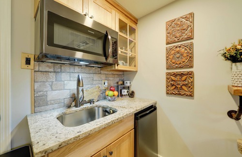 Mars Hill Hütte | Secluded Mtn-view Retreat in Mars Hill