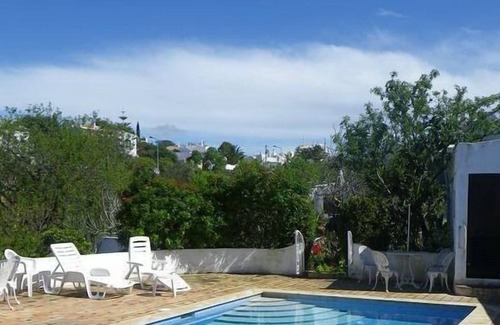 Ferragudo Villa | Abgeschiedenes Grundstück mit Garten und Pool, nahe am Strand und in der Nähe des Dorfes.
