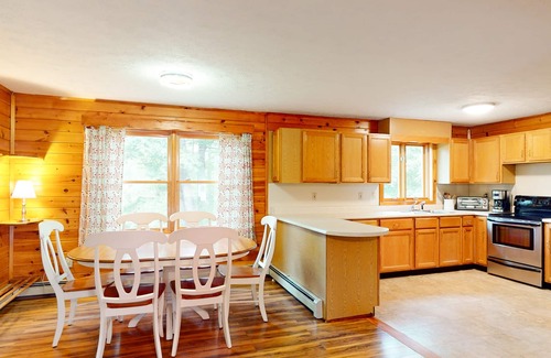 Hiram Haus | Secluded riverfront property with fast WiFi, kayak & wood stove - dog-friendly
