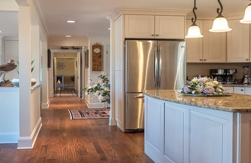 Bozman Haus | Secluded Waterfront Property auf 3 Hektar mit Pool und Dock.