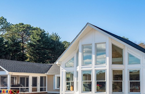 Bozman Haus | Secluded Waterfront Property auf 3 Hektar mit Pool und Dock.