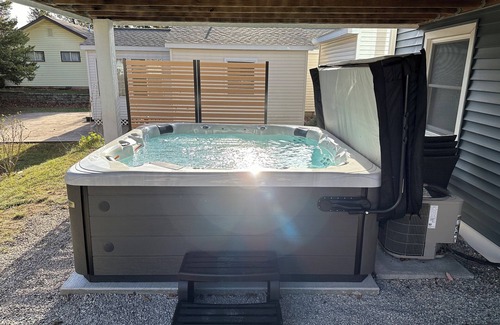 Beulah Wohnung | Second floor unit close to downtown Beulah & Crystal Lake for year-round fun!