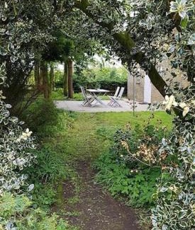 Glentham Haus | Secret Cottage in the Garden