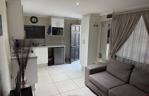 Edenvale Hütte | Secure cottage with Wi-fi+PLEX O.R. Tambo Airport