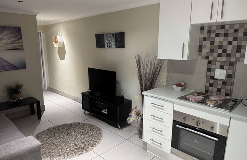 Edenvale Hütte | Secure cottage with Wi-fi+PLEX O.R. Tambo Airport