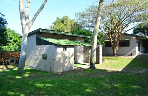 Mbazwana Haus | Seevarkie Guest House & Fishing Charter