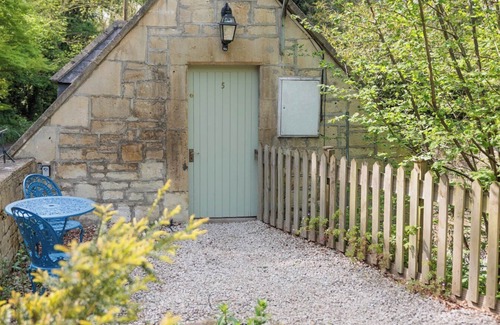 Box Wohnung | Selbstversorgendes Coach House in der Nähe von Bath, 4 Personen mit eigenem Eingang, Marmorbad, Parkplatz, WLAN