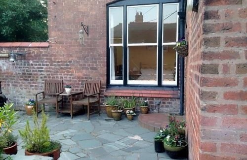 Chester Wohnung | Studio-Apartment-Eigenes Badezimmer-Gartenblick-GroundFloor-Self catering