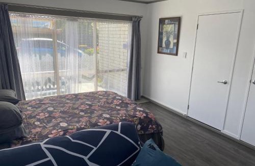 Hamilton Haus | Self Contained Unit, Private Bathroom, Private Entrance, Close to Shops & Hospital Homestay