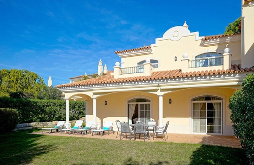 Almancil Eigentumswohnung | Semi-detached house, 500m from the lake in Quinta do Lago, perfect for your vacation