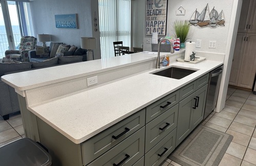 New Smyrna Beach Eigentumswohnung | Labor Day Still Available -SPECTACULAR OCEANFRONT, 3-Separate Private Bedrooms