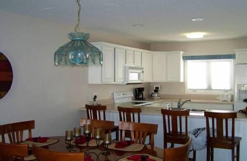 La Follette Eigentumswohnung | HOT SEPTEMBER SPECIALS ... CALL ... Eigentumswohnung mit Coved Slip Right Outside. Deine Tür