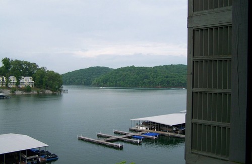 La Follette Eigentumswohnung | HOT SEPTEMBER SPECIALS ... CALL ... Eigentumswohnung mit Coved Slip Right Outside. Deine Tür