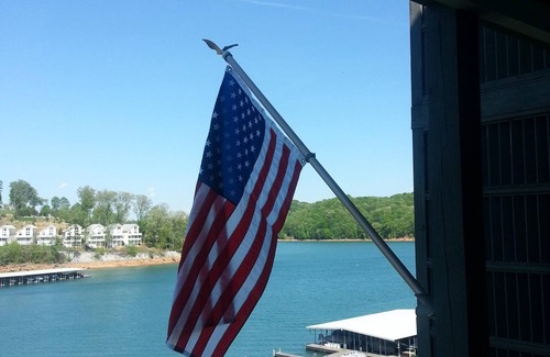 La Follette Eigentumswohnung | HOT SEPTEMBER SPECIALS ... CALL ... Eigentumswohnung mit Coved Slip Right Outside. Deine Tür